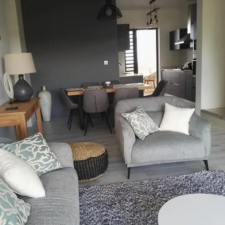 Royal Creek Cosy And Modern Apartment With Roof Top